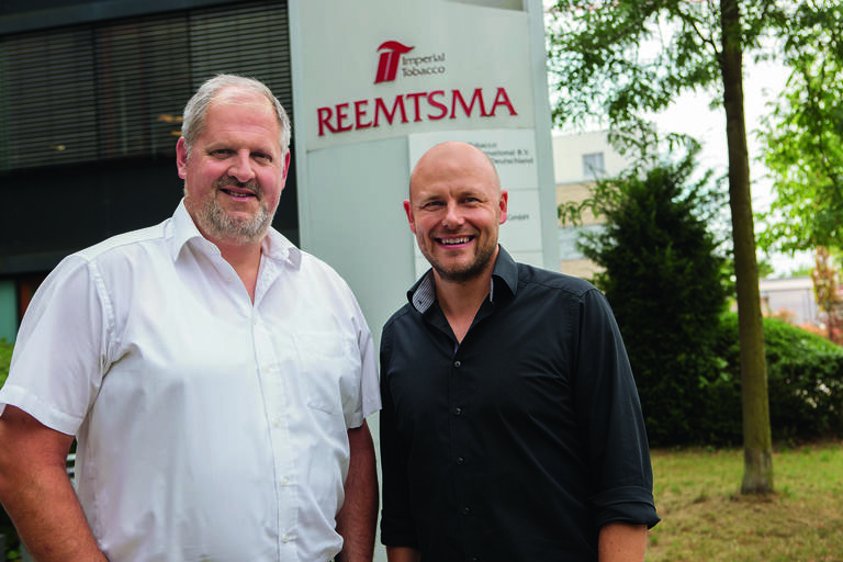 Freude über das Insourcing des Callcenters von Reemtsma in Hamburg: Betriebsratsvorsitzender Stefan Jünger (l.) und Vertriebsinnendienstleiter Marcel Thiedke